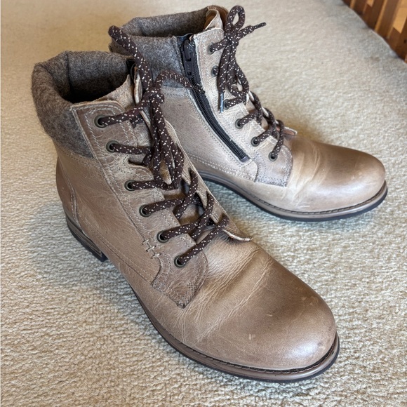 Taos Cutie Leather Boots - Picture 5 of 11